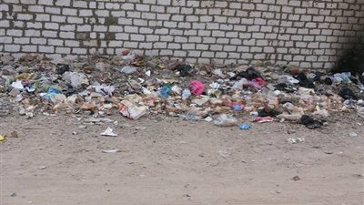 بالصور..حي مساكن المرور بالفيوم تحول إلى مقلب مفتوح للقمامة