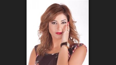 إنجي شرف تغازل عمرو دياب بصورة