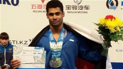 محمد إيهاب بطل الأولمبياد لوالدته: «كل سنة وانتي طيبة يا نور عيني»