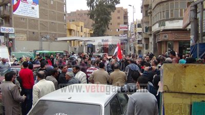 متظاهرون يقطعون طريق شبين الكوم بالمنوفية