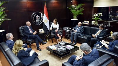 سحر نصر تبحث مع وزير خارجية البرتغال زيادة استثمارات بلاده في مصر