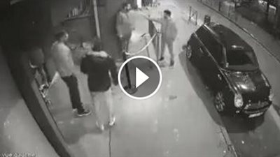 بالفيديو.. لحظة انفجار هاتف «سامسونج» في جيب بنطلون رجل