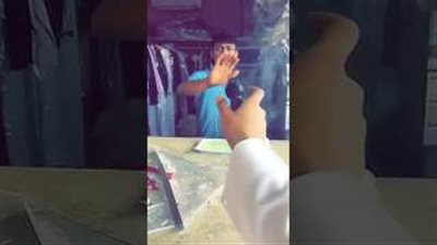 بالفيديو.. رد فعل عامل هندي لحظة رفع سعودي في وجهه «مسدس»