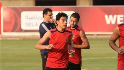 أكرم توفيق ينتظم في مران الأهلي المسائي