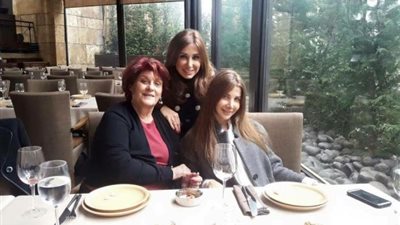 بالفيديو والصور.. رسائل الفنانات لحمواتهن في عيد الأم.. ميار الببلاوي: أخطأت في حقك متزعليش مني.. نيكول سابا: ربنا ما يحرمنا منك.. نانسي: «أروع الحموات».. ودينا: «لا أتشرف أن تكوني جدة 