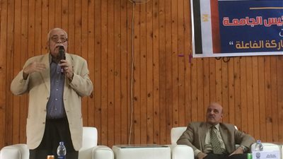 مبادرة بجامعة أسوان حول أهمية المشاركة بالانتخابات (فيديو وصور)