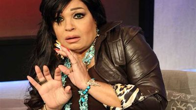 التحقيق مع عاطل هدد الفنانة فيفي عبده بالقتل