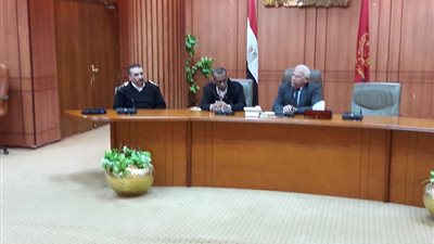 محافظ بورسعيد يتابع استعدادات استقبال منظومة التأمين الصحي