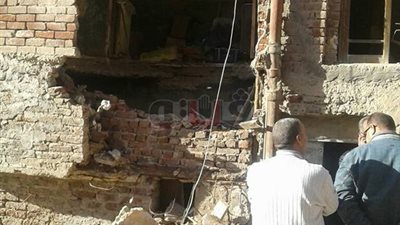انهيار جزء من عقار سكني بدمياط (صور)