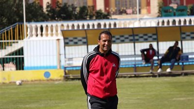 مؤمن سليمان يلقي محاضرته الأخيرة للاعبي سموحة قبل مواجهة الاتحاد