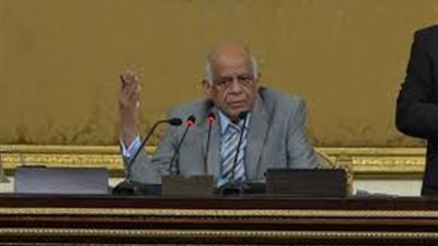 إحالة مشروع قانون لتخفيض سن القضاة للجنة التشريعية في البرلمان