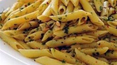 طريقة إعداد المكرونة بالثوم والبقدونس من مطبخ الشيف منال