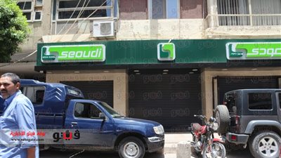 بالفيديو والصور.. عامل بـ