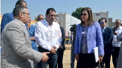 وزيرة التخطيط تتفقد محطة تنقية مياه الشرب «كومباكت» بالأقصر