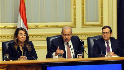 الصناعة تقاوم تعويم الجنيه.. «قابيل»: التوسع في التجمعات الصناعية لتصل إلى 20 في 2020.. 49 مليار دولار عجزا في الميزان التجاري.. وزيادة الإنتاج لـ20٪‏ مؤشر جيد