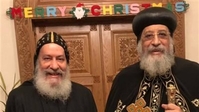 الأنبا شاروبيم يزور البابا تواضروس الثاني في الكاتدرائية (صور)