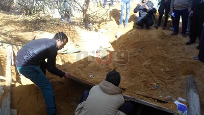 رئيس مدينة فايد بالإسماعيلية يضبط شخصين أثناء تنقيبهما عن الآثار