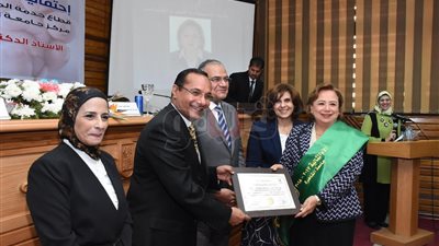 جامعة القاهرة تحتفل بعيد الأم وتكرم عددًا من الأمهات المثاليات (صور)