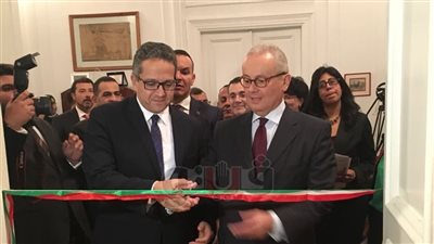 وزير الآثار وسفير إيطاليا يفتتحان معرض أبو سمبل وسيتي الأول