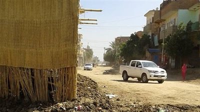 خفير نظامي يستغل عمله ويستولى على الطريق العام في الفيوم