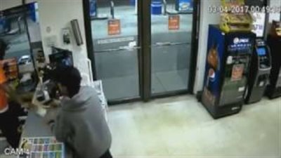 بالفيديو.. لص يشرب بيبسي أثناء تنفيذ سطو مسلح