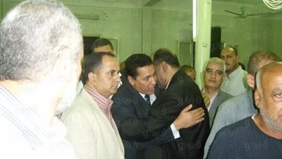 محافظ الشرقية يعزي أسرة طالب قتل في اشتباكات الإخوان بـ«ديرب نجم»