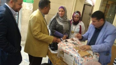 الآثار تتسلم ٣٦ قطعة أثرية من جمرك البريد السريع بالعتبة (صور)