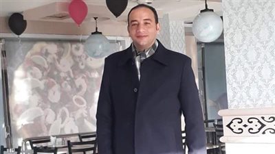 مواطن يتبرع بـ 45 مرتبة لتجهيز المقار الانتخابية بالقليوبية (صور)