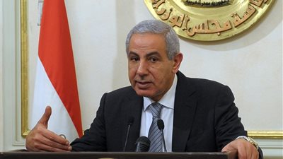 «بشري سارة».. الصناعة تقدم إستراتيجية للمساهمة في الناتج القومي بـ21%.. طارق قابيل: التطبيق على مدى 5 سنوات وزيادة مساهمة القطاع الخاص بنسبة 10%.. وخفض عجز الميزان التجاري 50%