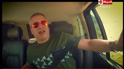 بالفيديو.. تامر أمين ينطق الشهادة في «هاني هز الجبل»