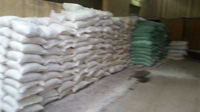 ضبط 175 شيكارة دقيق بلدي مدعمة بحوزة صاحب مخزن في المنيا