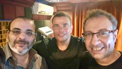 عمرو دياب يتعاون مع أيمن بهجت قمر وطارق مدكور في ألبومه الجديد