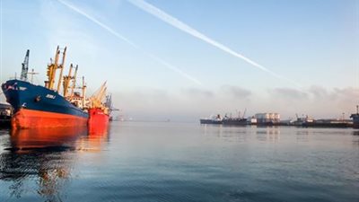 ميناء دمياط يستقبل 8 سفن للحاويات والبضائع