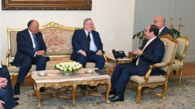 وزير خارجية اليونان يغادر القاهرة بعد لقاء السيسي