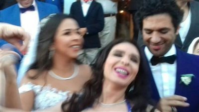 بالصور.. دينا تشعل زفة حسن الرداد وإيمي سميرغانم بوصلة رقص