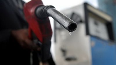 رفع أسعار الوقود يضرب السوق المصري.. توقعات بموجة غلاء واسعة.. 15% زيادة في أسعار الأدوات المنزلية.. و40% ارتفاعا في أسعار العقارات.. والمستهلك يتحمل الفاتورة