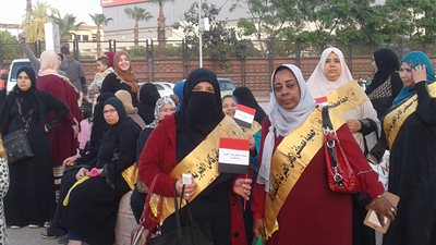 مسيرة نسائية لتأييد السيسي في الإسكندرية (فيديو وصور)