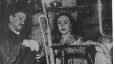 عزيزة حلمي تبحث عن سر الشاي في مقهى الفيشاوي