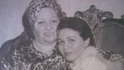 إلهام شاهين تنشر صورة لوالدتها في عيد الأم