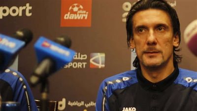 أحمد مدبولي ومعروف على دكة بدلاء الزمالك أمام سموحة