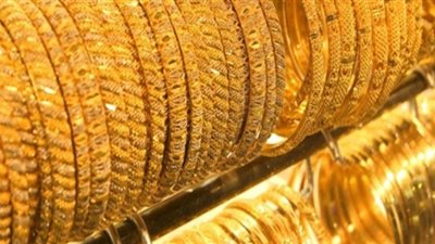 الذهب يرتفع مع تراجع الدولار لكنه يتجه صوب أول خسارة أسبوعية