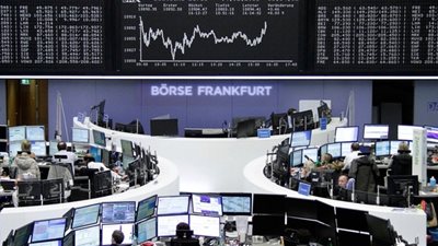 أسهم أوروبا مستقرة وتتجه قرب أعلى مستوى منذ 30 شهرا