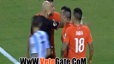 بالفيديو.. «ميسي» يحصل على كارت أصفر بسبب التمثيل أمام «تشيلي»