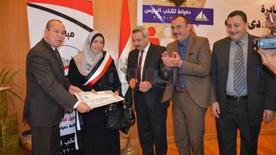 الأم المثالية بدمياط: «فرحة أبنائي بتكريمي أنستني التعب»