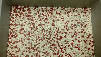 ضبط راكب كويتي حاول تهريب أدوية أعصاب بمطار برج العرب