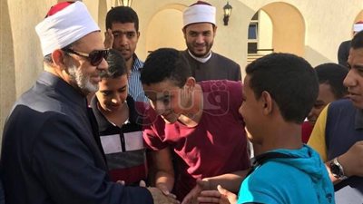 بالصور.. شيخ الأزهر يتفقد معهد العلوم الإسلامية في جولة مفاجئة