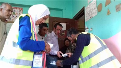 بالصور.. الكشف الطبي على 246 حالة في قافلة طبية بالشرقية