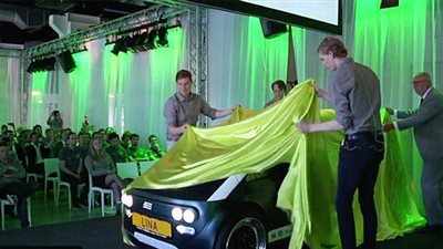 بالصور.. طلاب هولنديون يصنعون سيارة صديقة للبيئة من البنجر