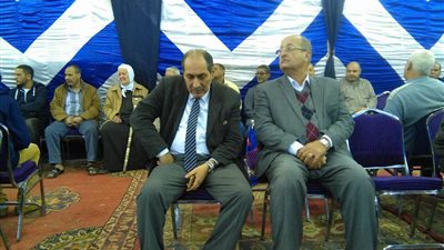 بالصور.. نائبا محافظ الجيزة في عزاء شهيد العمرانية