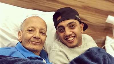 أوس أوس يطلب الدعاء لوالده بعد دخوله في غيبوبة